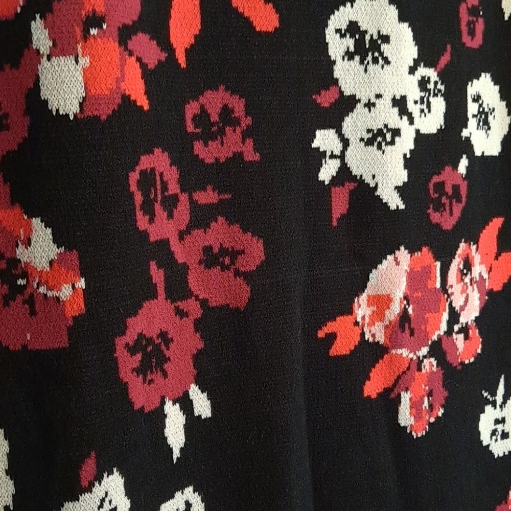 Ann Taylor black floral pencil skirt, medium